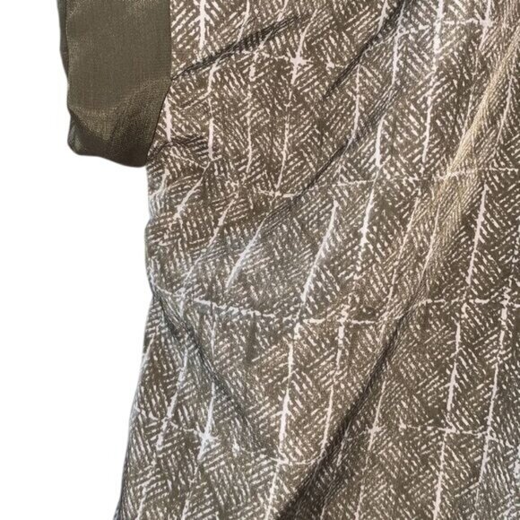 Cato Womens Plus Size 22/24W Green Printed Tunic Top With Short Sleeves & V-Neck - Picture 4 of 10